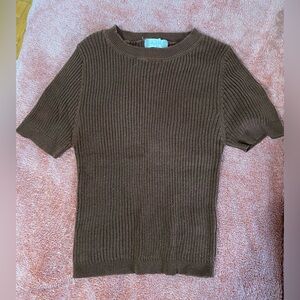 Short sleeve crop top